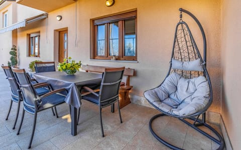 Patio, Balcony/Terrace, Seating area