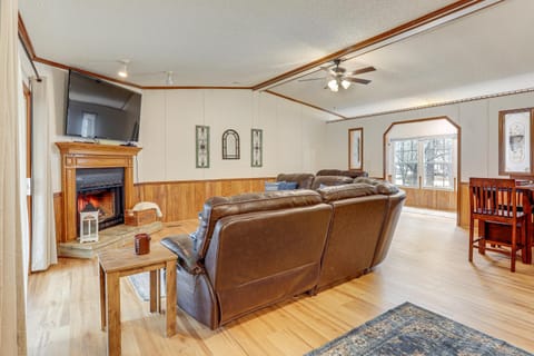 Less Than 1 Mi to Greers Ferry Lake Dog-Friendly Home! House in Greers Ferry Lake