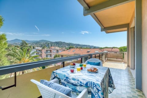 View (from property/room), Balcony/Terrace, Mountain view