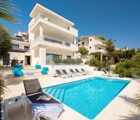 Property building, Day, Pool view, Swimming pool, sunbed