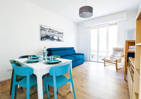 Bed, TV and multimedia, Balcony/Terrace, Living room, Dining area, locker, air conditioner