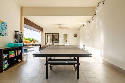 Grand Hawaiian Villa Ocean Views, Pool with Ohana Suite Villa in Holualoa