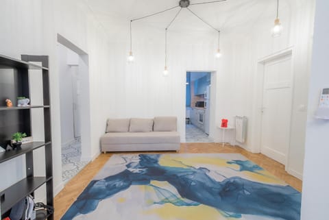 Bed, TV and multimedia, Living room, Photo of the whole room, Seating area