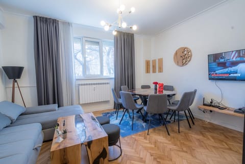 TV and multimedia, Living room, Seating area, Dining area