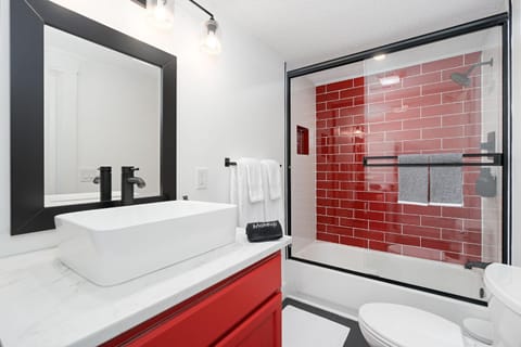 Assembly Hall Hideaway - Walk To Stadiums! House in Bloomington