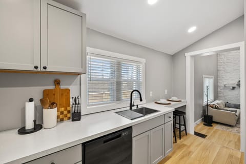 Hoosier HQ Sleek 3-Bed Near IU House in Bloomington