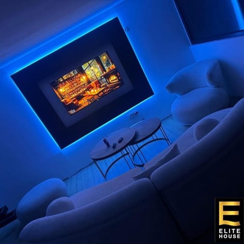 Communal lounge/ TV room, TV and multimedia, Seating area, Evening entertainment