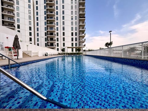 Day, Swimming pool, Swimming pool, sunbed