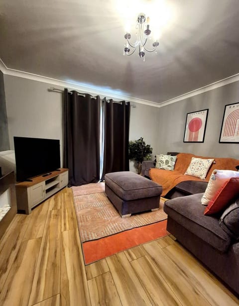 Large 3-Bed House Near Fosse Park - Free Parking Apartment in Leicester