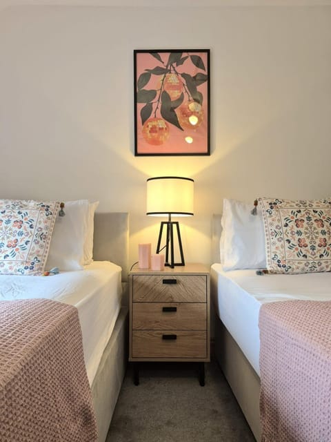 Large 3-Bed House Near Fosse Park - Free Parking Apartment in Leicester