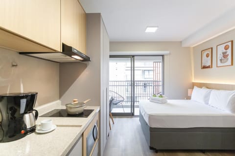 Bed, Coffee/tea facilities, Kitchen or kitchenette, Photo of the whole room, Bedroom, stove