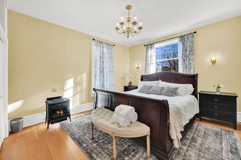 Bed, Photo of the whole room