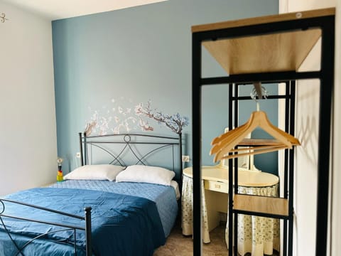 Bed, Photo of the whole room, Bedroom, wardrobe