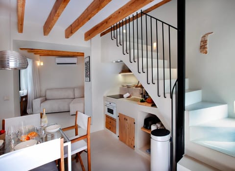 Kitchen or kitchenette, Photo of the whole room, Dining area