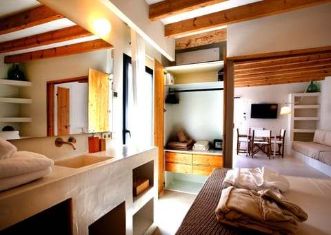 TV and multimedia, Photo of the whole room, towels, wardrobe