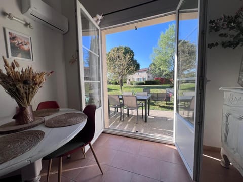 Patio, Garden, View (from property/room), Balcony/Terrace, Living room, Seating area, Dining area, Garden view