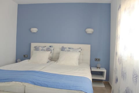 Day, Photo of the whole room