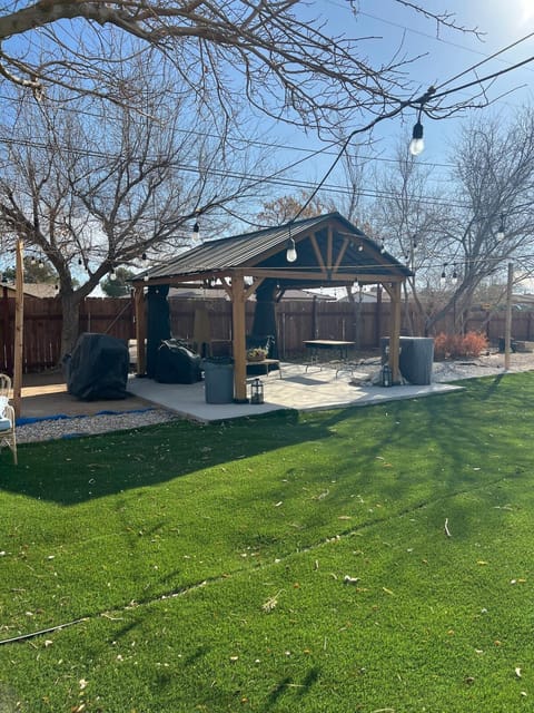 Luxury Home LA Big Bear & LV 5 Mins to Mall House in Victorville