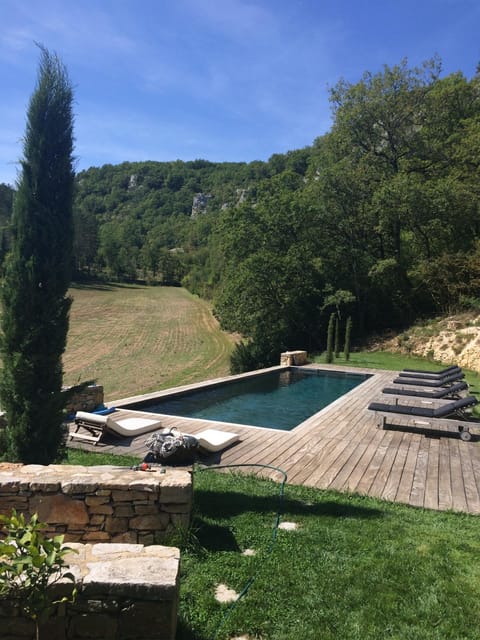 Area and facilities, Swimming pool, Swimming pool