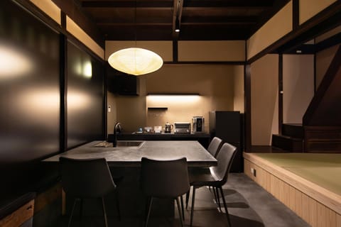 Kitchen or kitchenette, Dining area