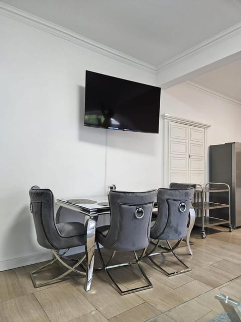 Penthouse 10 Etage 3 Schlafzimmer mit Aussicht Apartment in Offenbach