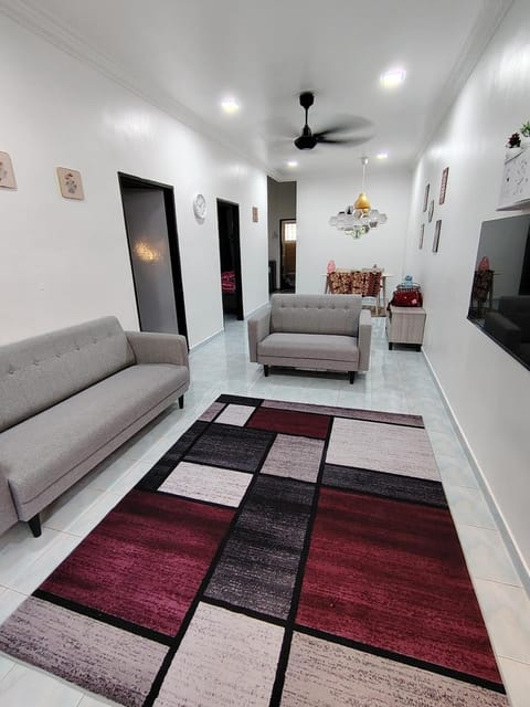 Communal lounge/ TV room, TV and multimedia, Living room, Seating area