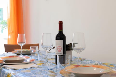 Food and drinks, Dining area, Food, Drinks