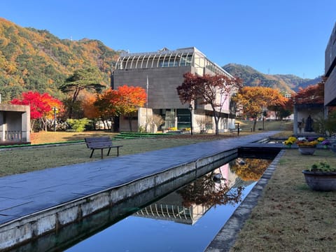 Property building, Nearby landmark, Natural landscape, Garden view, Mountain view