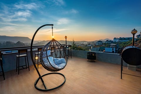 Balcony/Terrace, Lake view, Mountain view