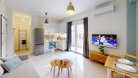 TV and multimedia, Kitchen or kitchenette, Living room, Seating area
