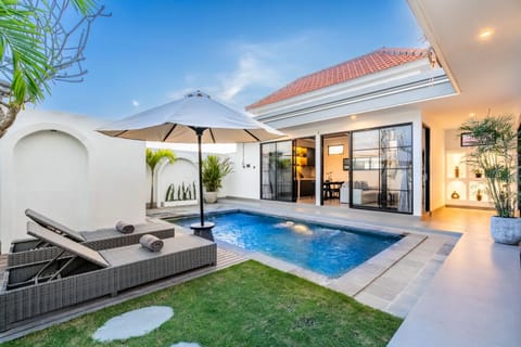 Property building, Patio, Seating area, Pool view, Swimming pool, Swimming pool, sunbed