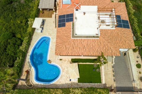Property building, Day, Bird's eye view, Pool view, Swimming pool, sunbed