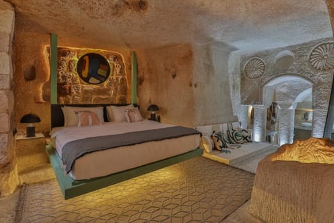 Bed, Bedroom, Landmark view, fireplace, heating, internet, air conditioner