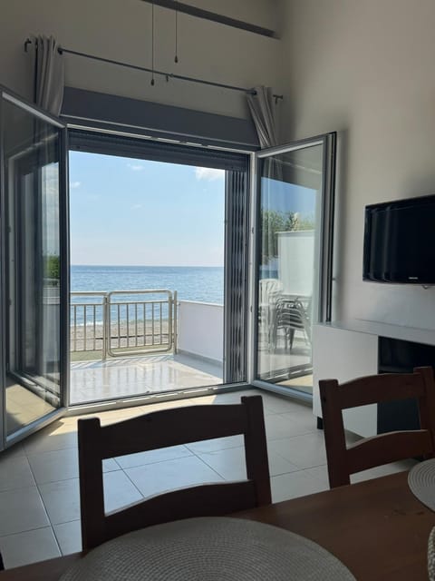 View (from property/room), Seating area, Dining area, Sea view