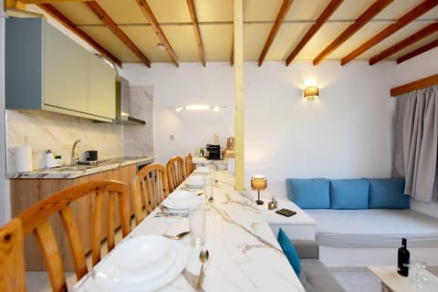 Dining area, kitchen