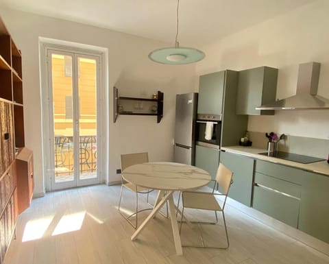 Kitchen or kitchenette, Dining area, oven, pet friendly, stove