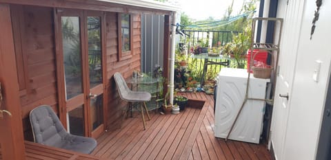 Private cabin Close to airport Cabin in Auckland