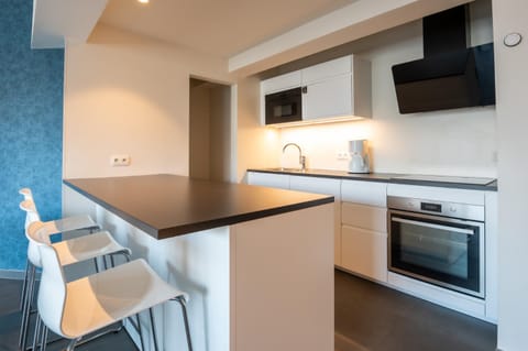 Nice and bright apartment with parking for 8 Apartment in Ostend