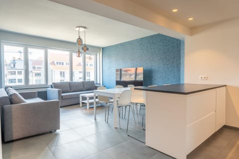 Nice and bright apartment with parking for 8 Apartment in Ostend