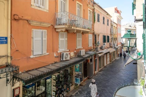 Neighbourhood, Street view, Location