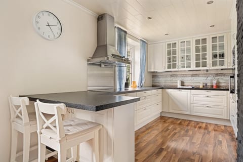 Kitchen or kitchenette, kitchen, kitchen
