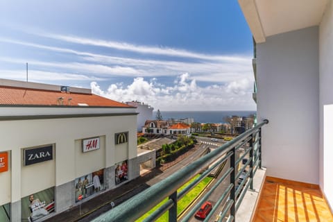 Property building, Day, Neighbourhood, Natural landscape, View (from property/room), Balcony/Terrace, City view, Sea view, Parking