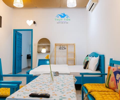 Bed, Living room, Photo of the whole room, Seating area, Bedroom, air conditioner
