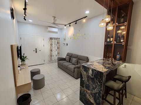TV and multimedia, Living room, Lounge or bar, Decorative detail, Seating area, air conditioner