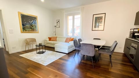 Kitchen or kitchenette, Living room, Seating area, Dining area, minibar