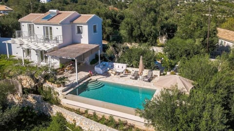 Property building, Day, Bird's eye view, Garden, Swimming pool