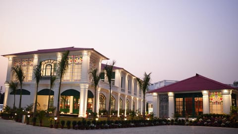Property building, Day, Garden, Garden view