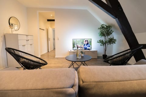 TV and multimedia, Living room, Seating area