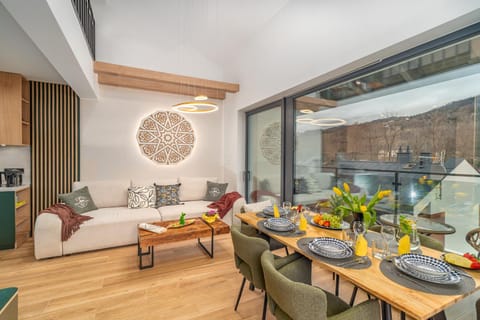 Living room, Food and drinks, Other, Other, Other, Seating area, Dining area, Food, Drinks