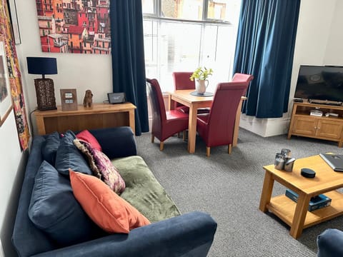 Living room, Seating area, Breakfast